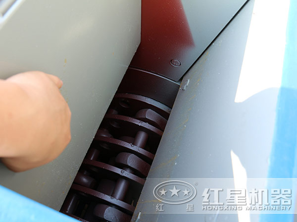 錘式破碎機局部細(xì)節(jié) 錘式破碎機局部細(xì)節(jié)