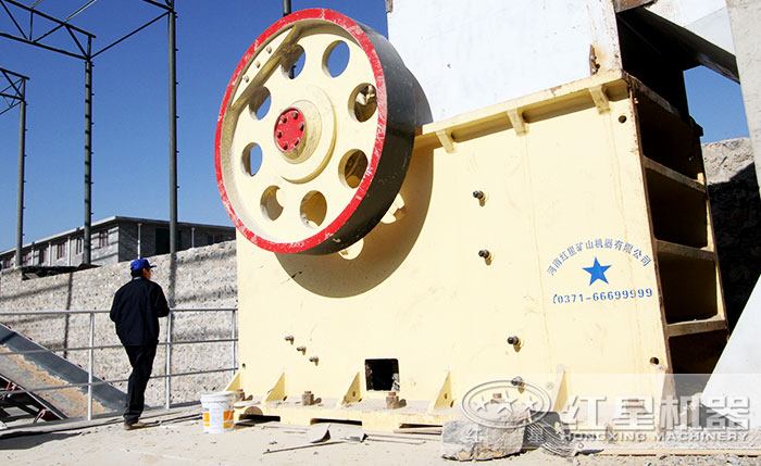 紅星碎石機(jī)作業(yè)現(xiàn)場 紅星碎石機(jī)作業(yè)現(xiàn)場