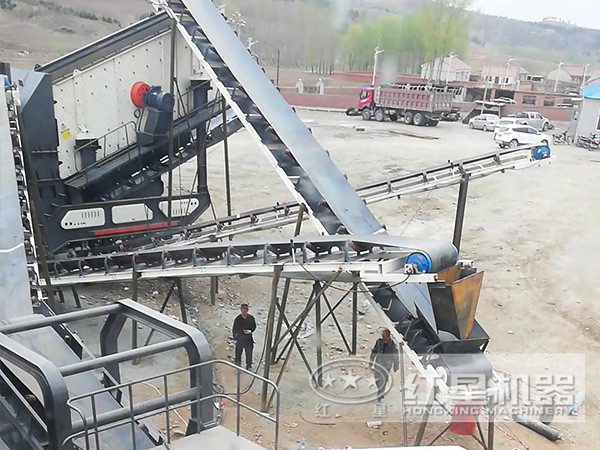 移動(dòng)式篩沙機(jī)現(xiàn)場(chǎng)實(shí)拍 移動(dòng)式篩沙機(jī)現(xiàn)場(chǎng)實(shí)拍