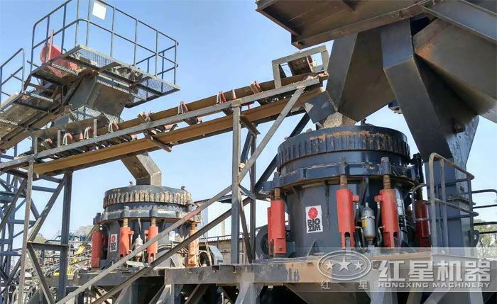 圓錐破碎機工作現(xiàn)場 圓錐破碎機工作現(xiàn)場