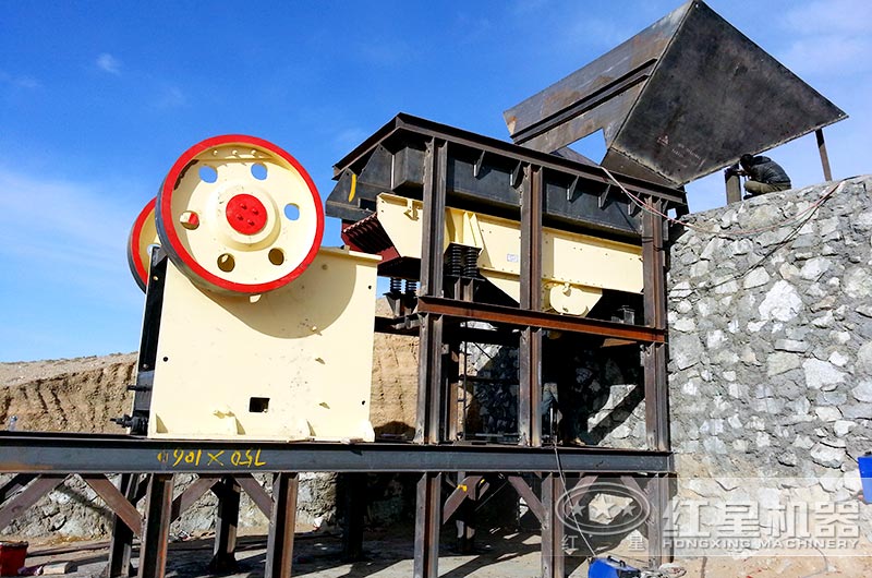 制砂生產(chǎn)線現(xiàn)場 制砂生產(chǎn)線現(xiàn)場