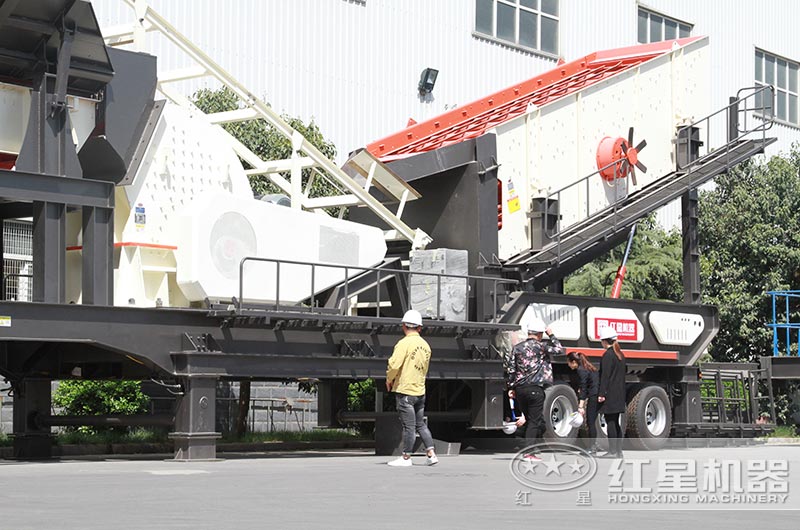 用戶考察移動破碎機(jī) 用戶考察移動破碎機(jī)