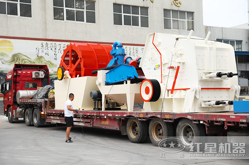 司機(jī)師傅打包洗砂機(jī)、細(xì)沙回收一體機(jī)準(zhǔn)備發(fā)往安徽現(xiàn)場(chǎng)