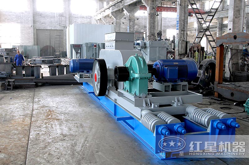 全液壓對(duì)輥制砂機(jī)設(shè)備車(chē)間 全液壓對(duì)輥制砂機(jī)設(shè)備車(chē)間