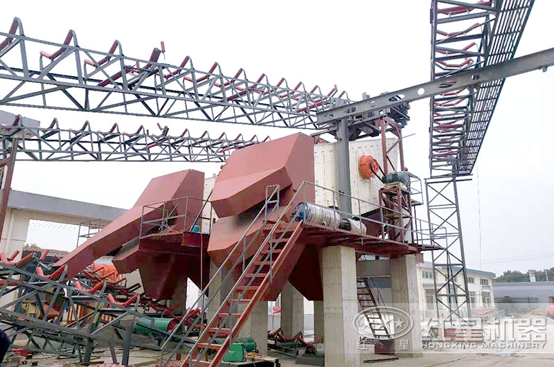 現(xiàn)場(chǎng)實(shí)拍，圓振動(dòng)篩