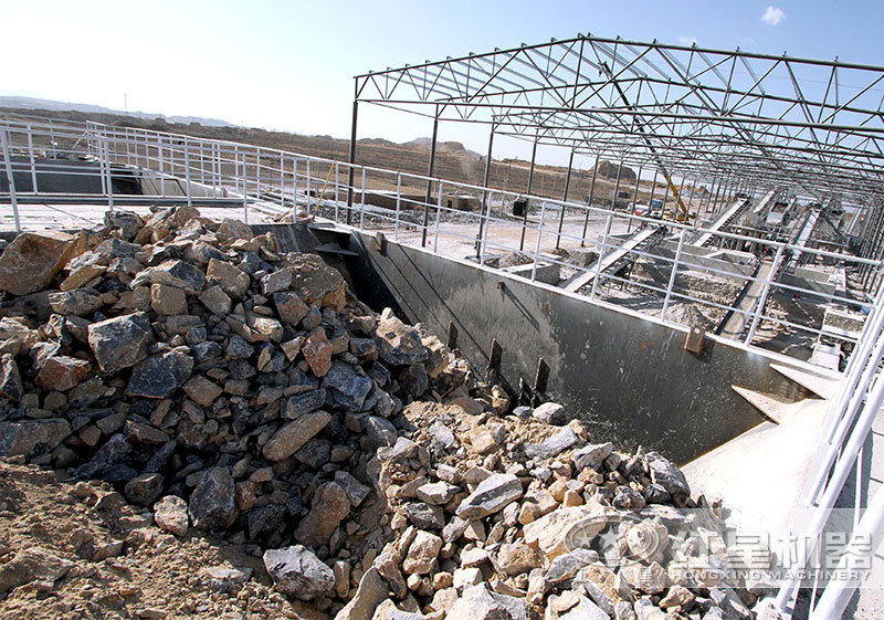 大塊石頭破碎機(jī)一天能碎多少噸石子？有幾種類型？價(jià)格多少