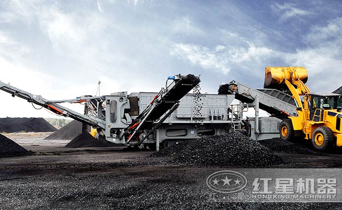 移動(dòng)石子破碎機(jī)作業(yè)現(xiàn)場 移動(dòng)石子破碎機(jī)作業(yè)現(xiàn)場