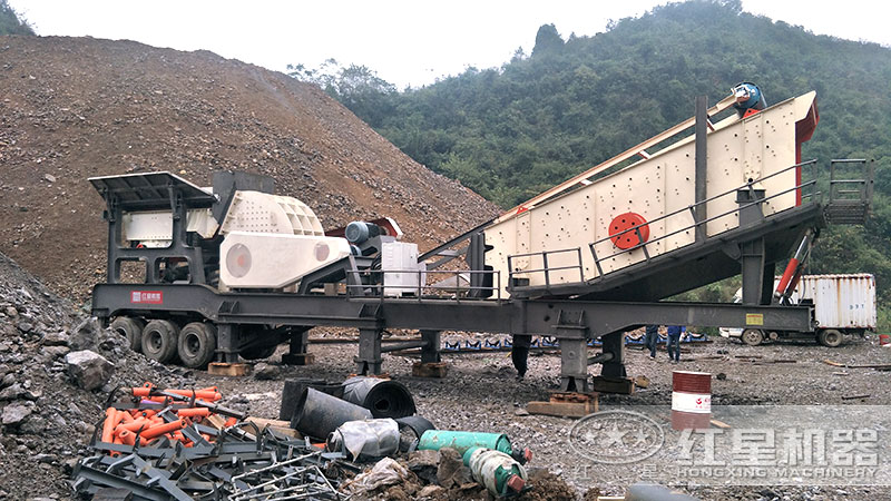 搭載重錘式破碎機(jī) 搭載重錘式破碎機(jī)