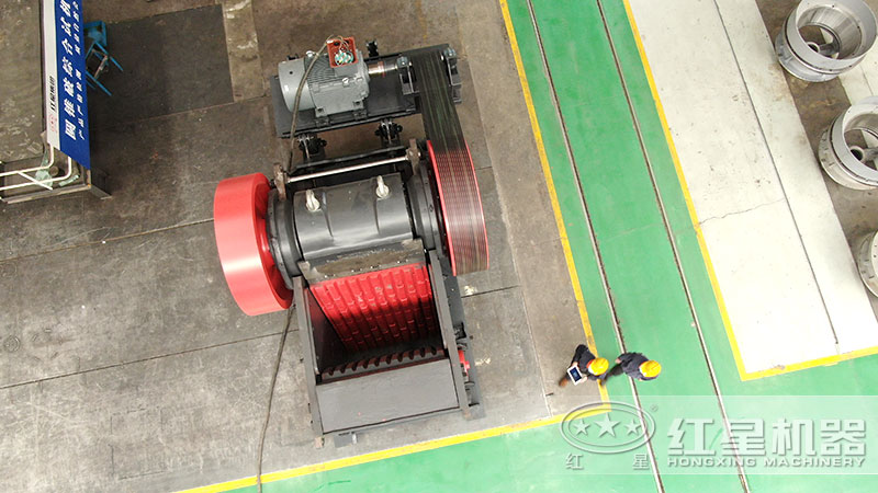 粗料破碎機(jī)一臺(tái)多少錢(qián)，每小時(shí)產(chǎn)量多少?lài)?，有沒(méi)有現(xiàn)場(chǎng)視頻